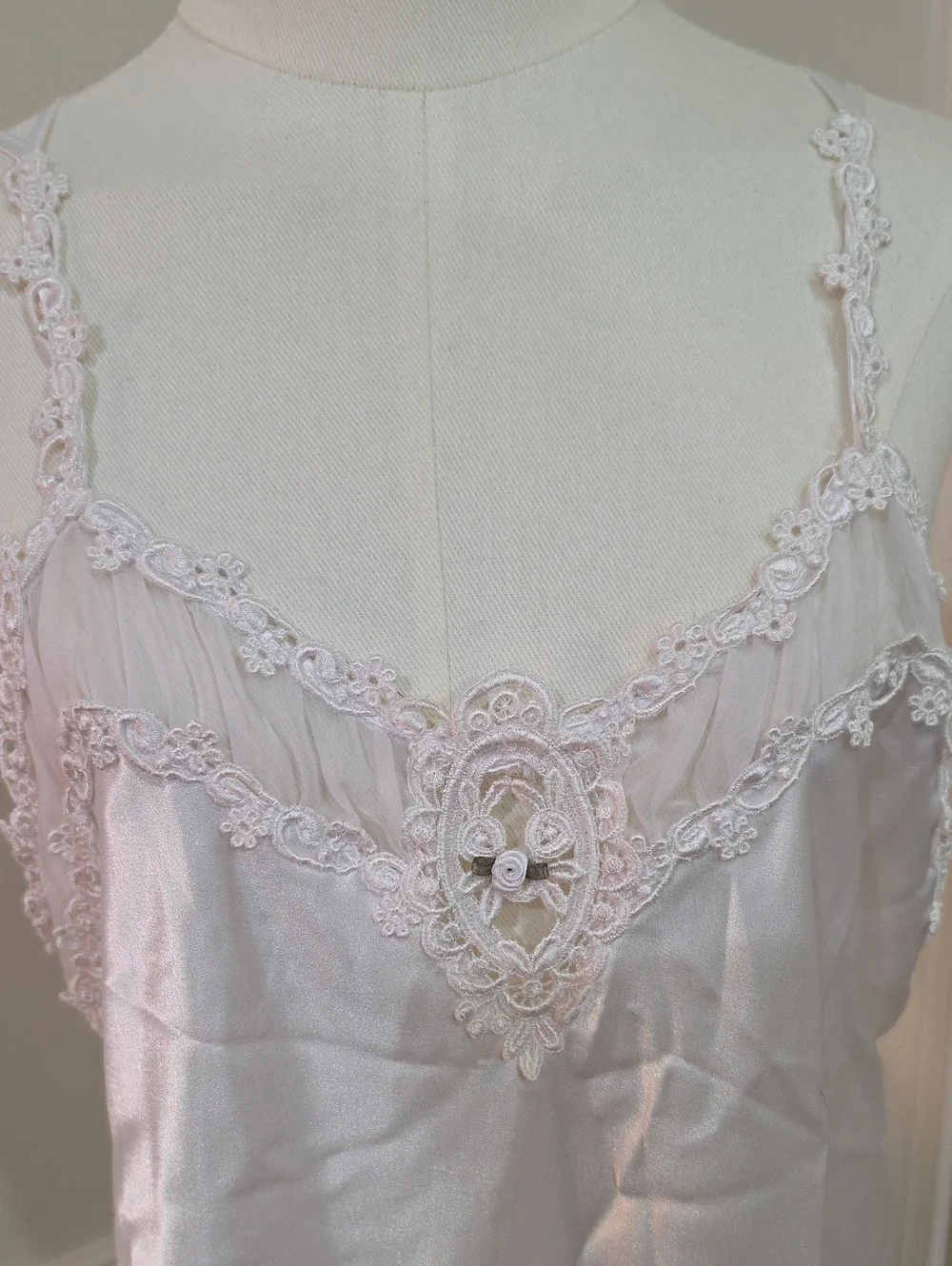 Vintage Dentelle White Liquid Satin & Venice Lace Pearl Chemise Nightie - Size L